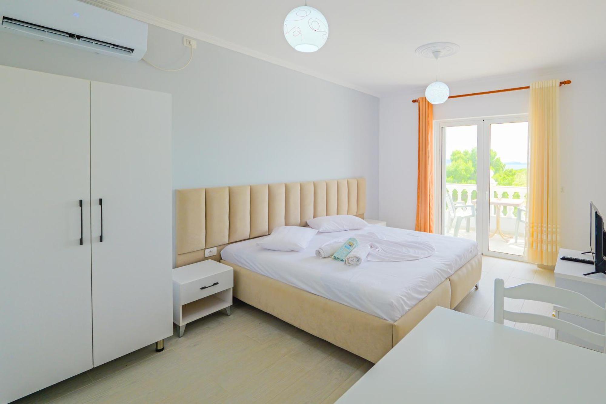 Vila Marina Apartments Sarandë エクステリア 写真