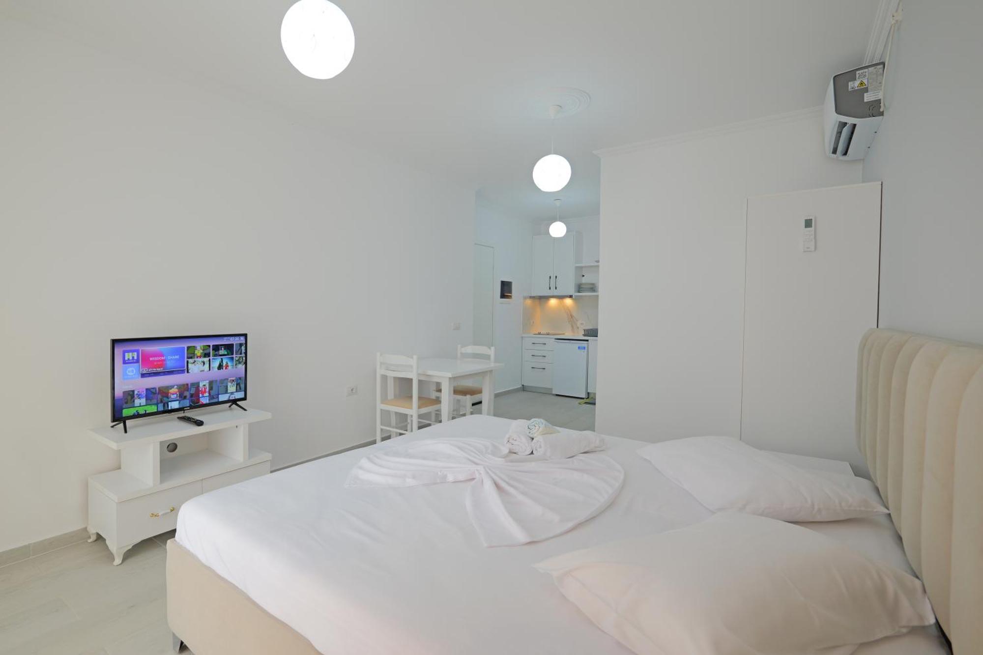 Vila Marina Apartments Sarandë エクステリア 写真