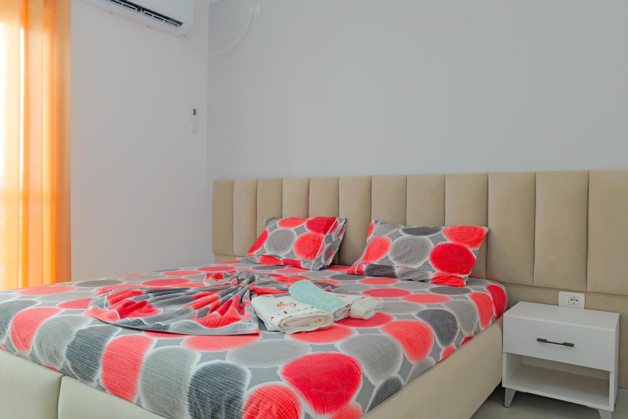 Vila Marina Apartments Sarandë エクステリア 写真