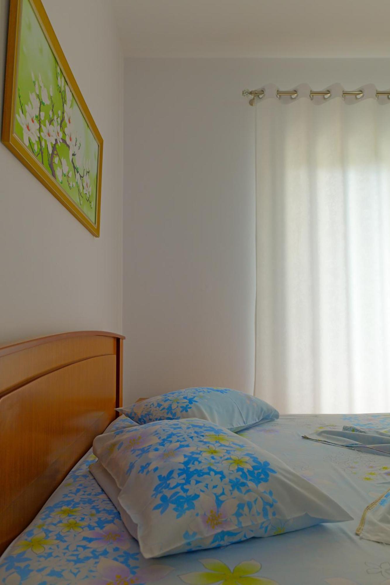 Vila Marina Apartments Sarandë エクステリア 写真