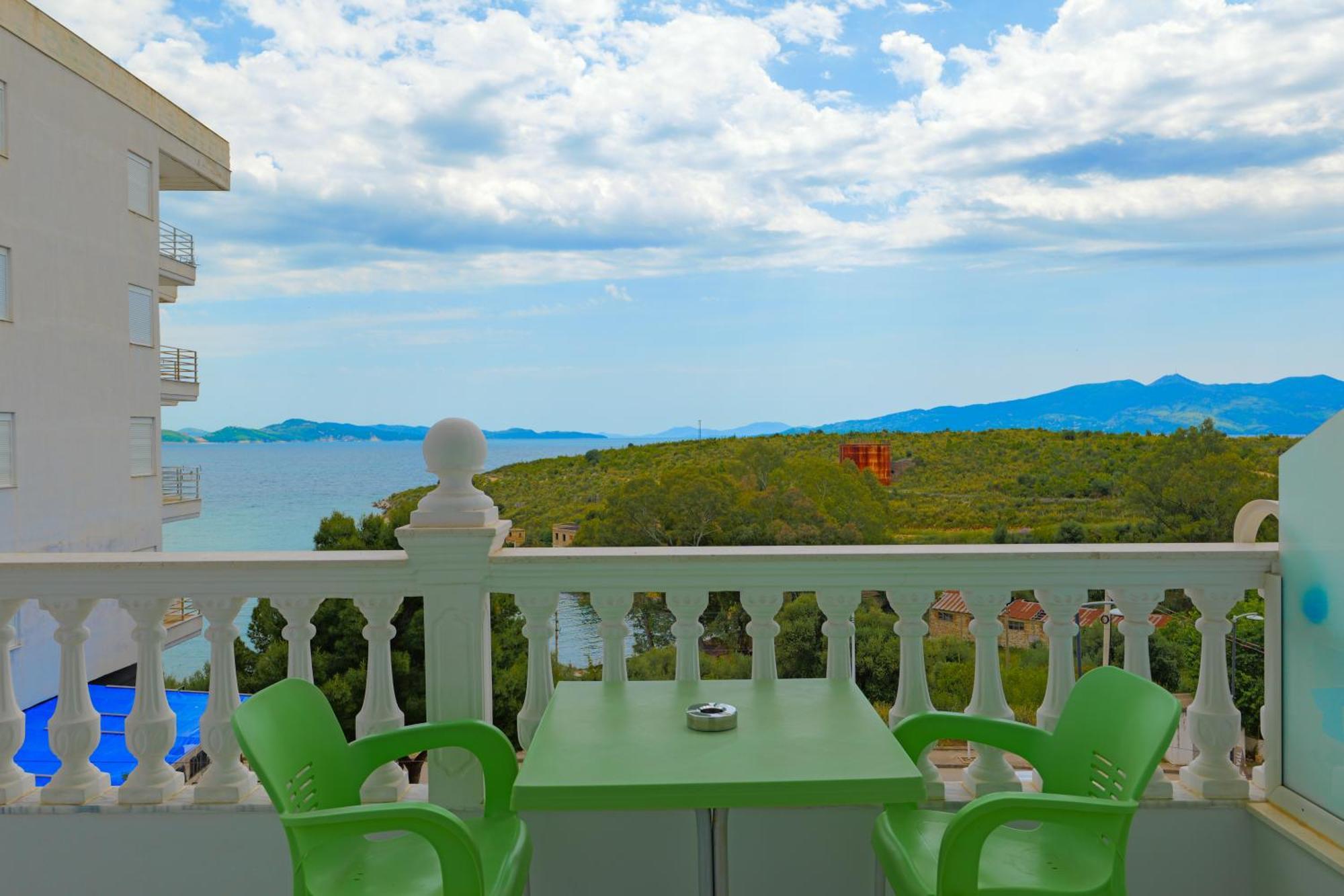 Vila Marina Apartments Sarandë エクステリア 写真