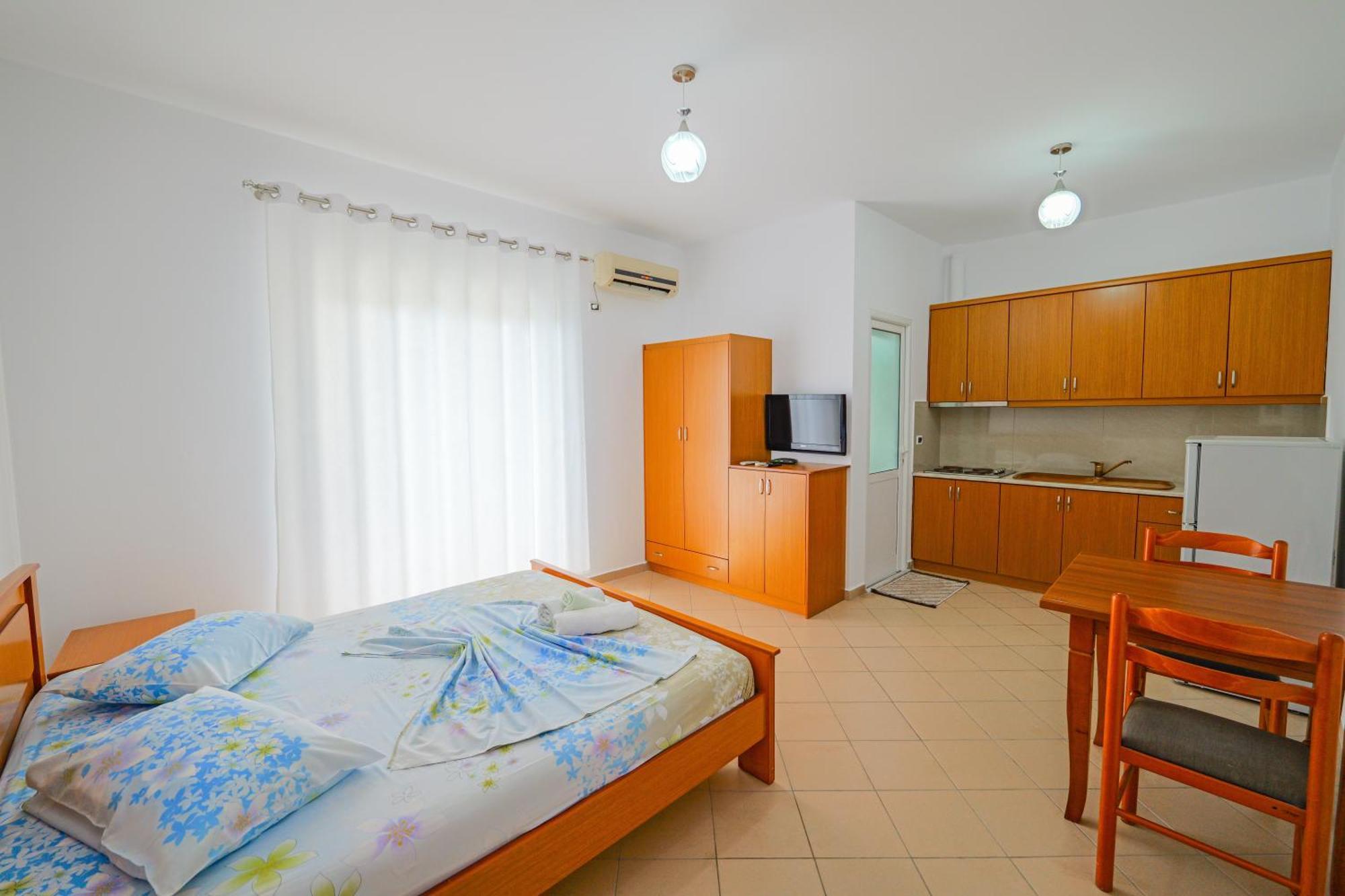 Vila Marina Apartments Sarandë エクステリア 写真