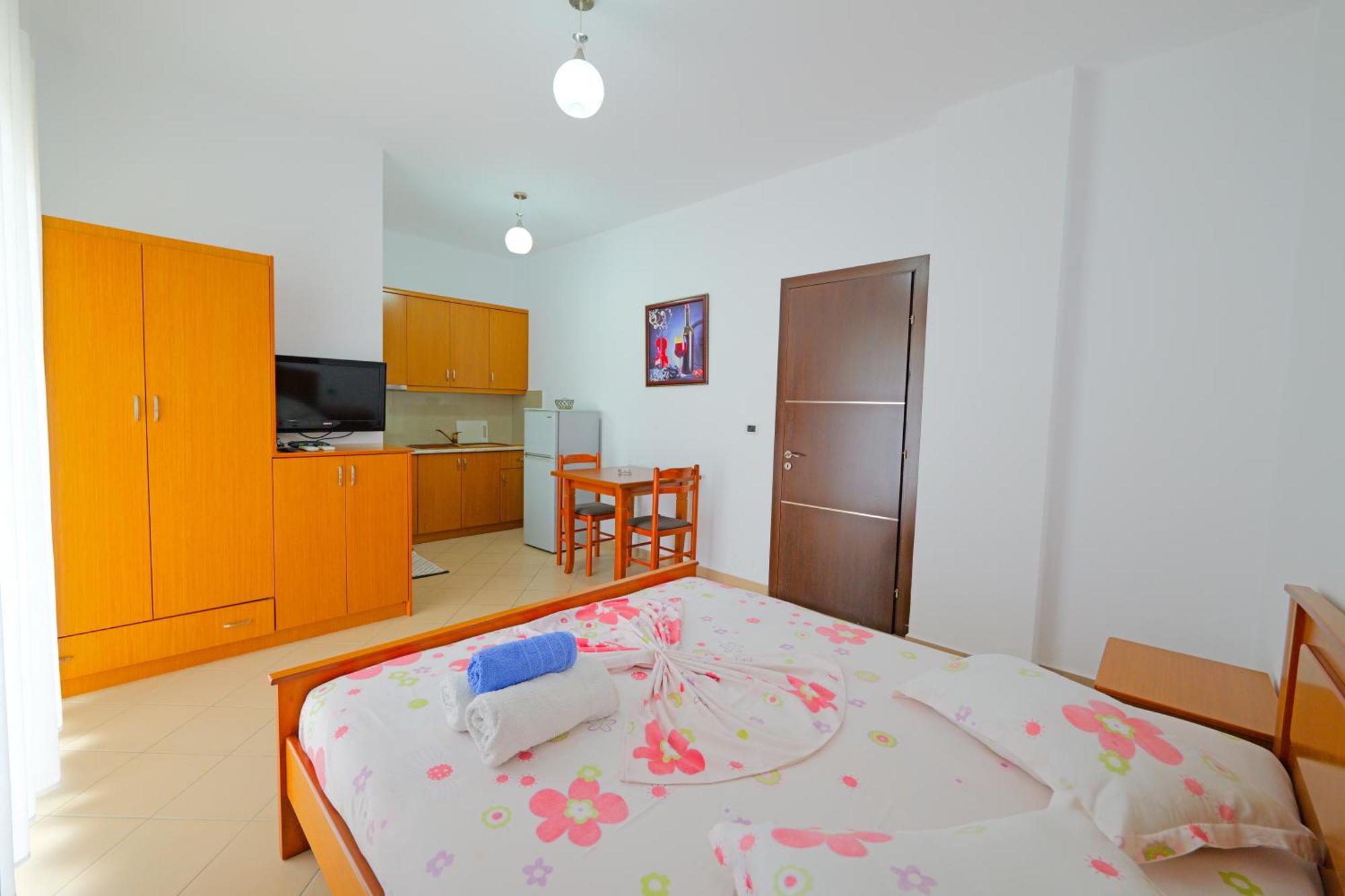 Vila Marina Apartments Sarandë エクステリア 写真