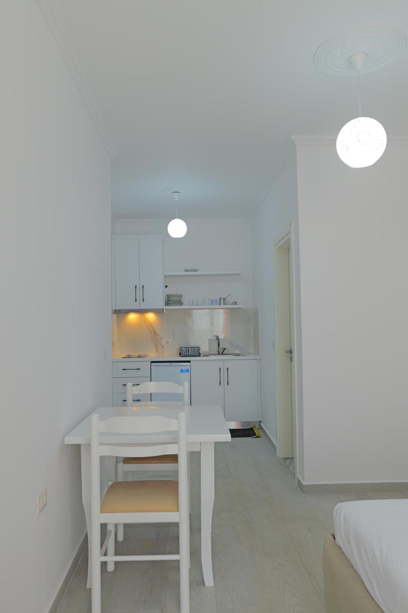 Vila Marina Apartments Sarandë エクステリア 写真