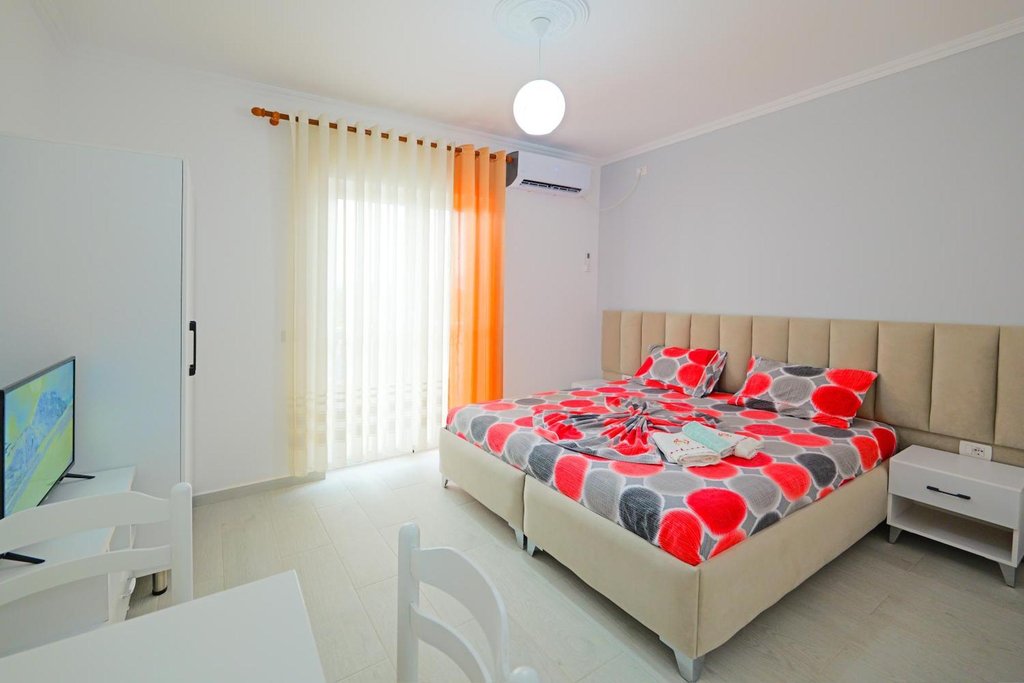 Vila Marina Apartments Sarandë エクステリア 写真