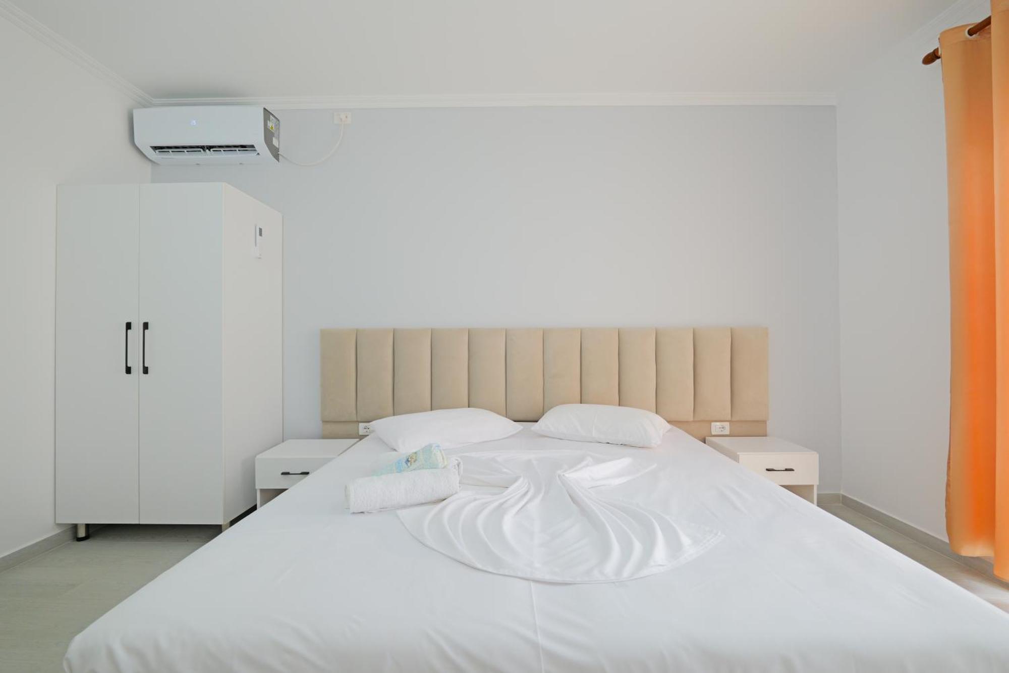 Vila Marina Apartments Sarandë エクステリア 写真