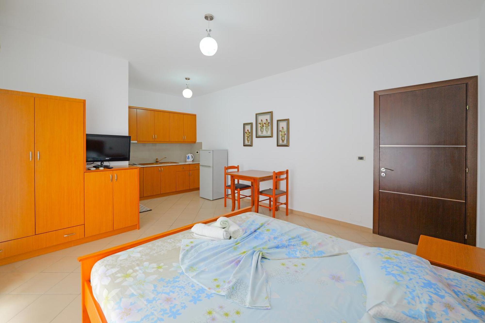 Vila Marina Apartments Sarandë エクステリア 写真