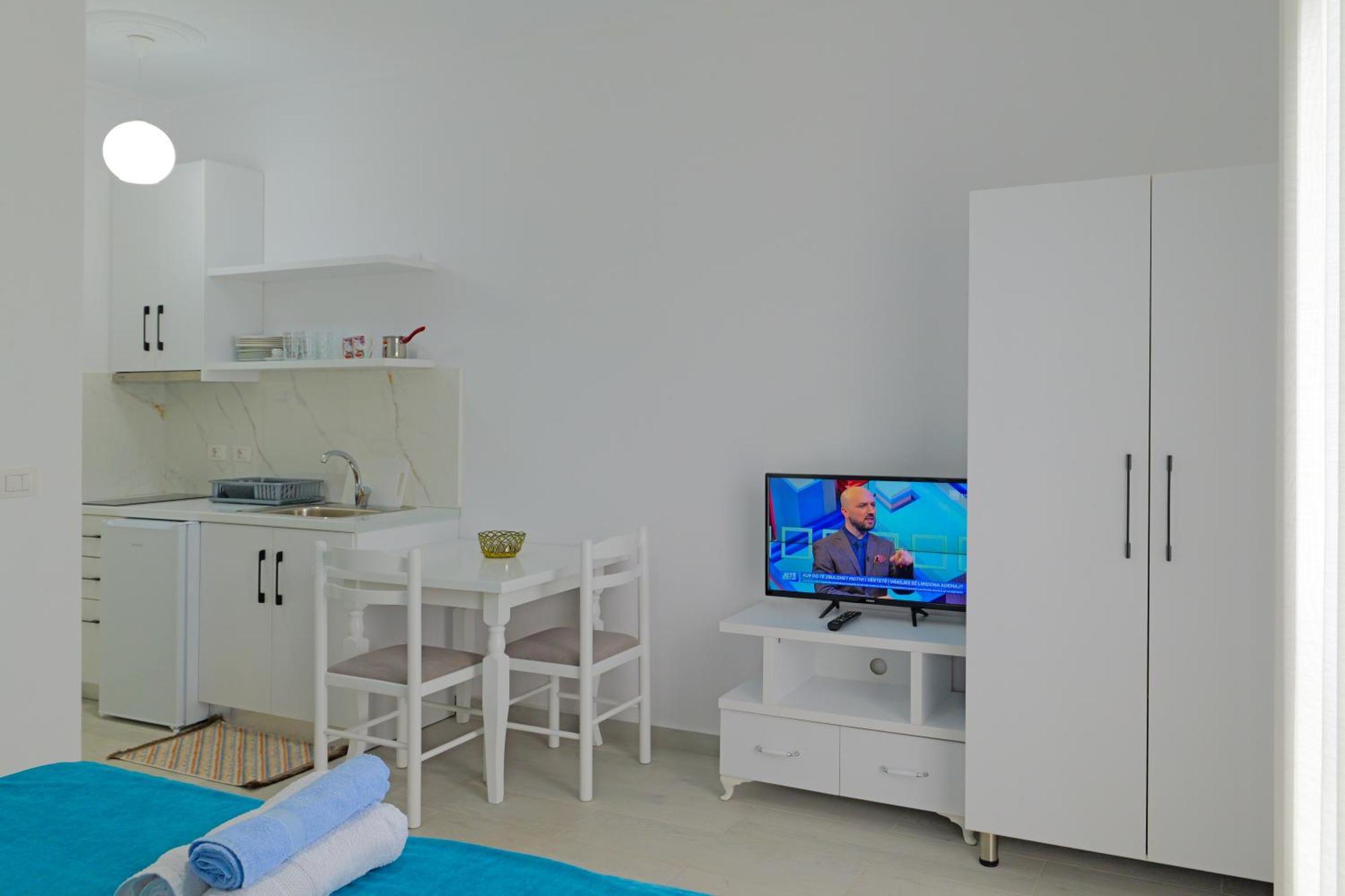 Vila Marina Apartments Sarandë エクステリア 写真