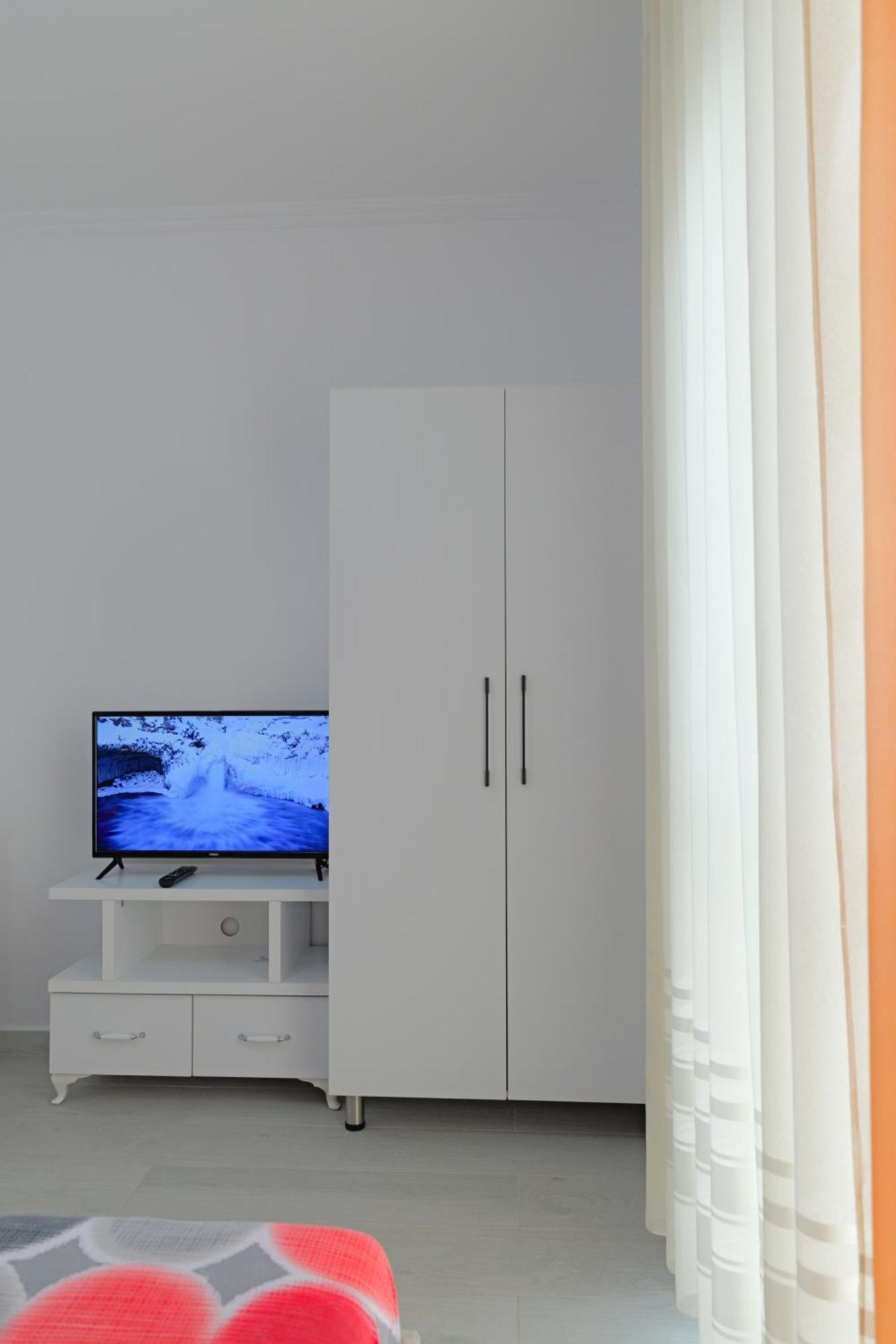 Vila Marina Apartments Sarandë エクステリア 写真
